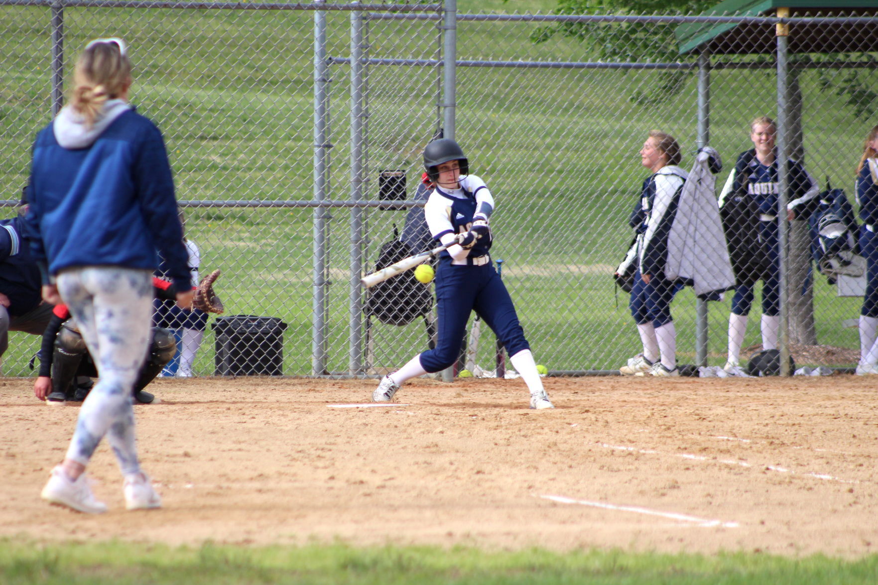 Alaina Bagniefski hits a pitch